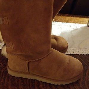 UGGS BOOTS worn two times